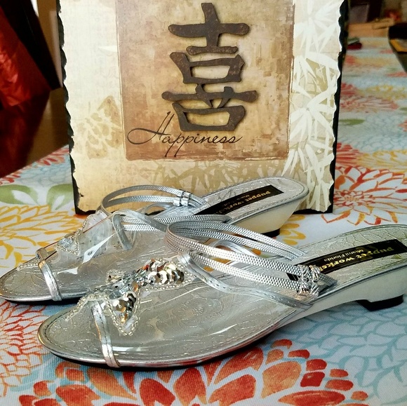 🌟Girls Silver and White Star Mini Heels! New! - Picture 2 of 5